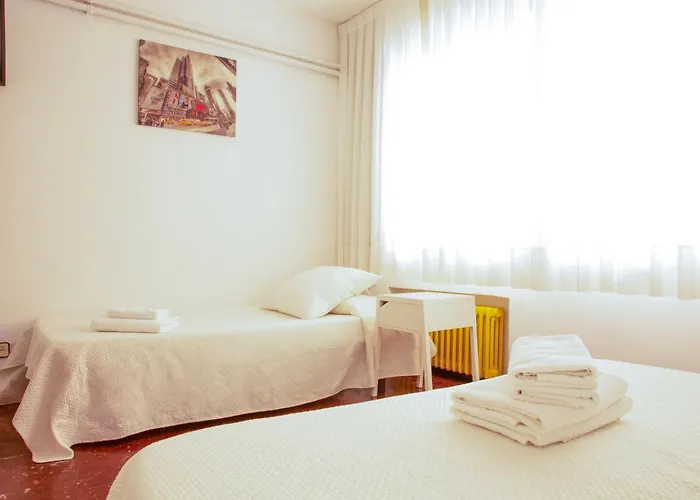 Barcelona City Street Hostal